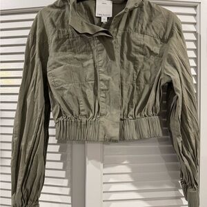 C/MEO sz SMALL Collective Army Green Crop Utility Jacket